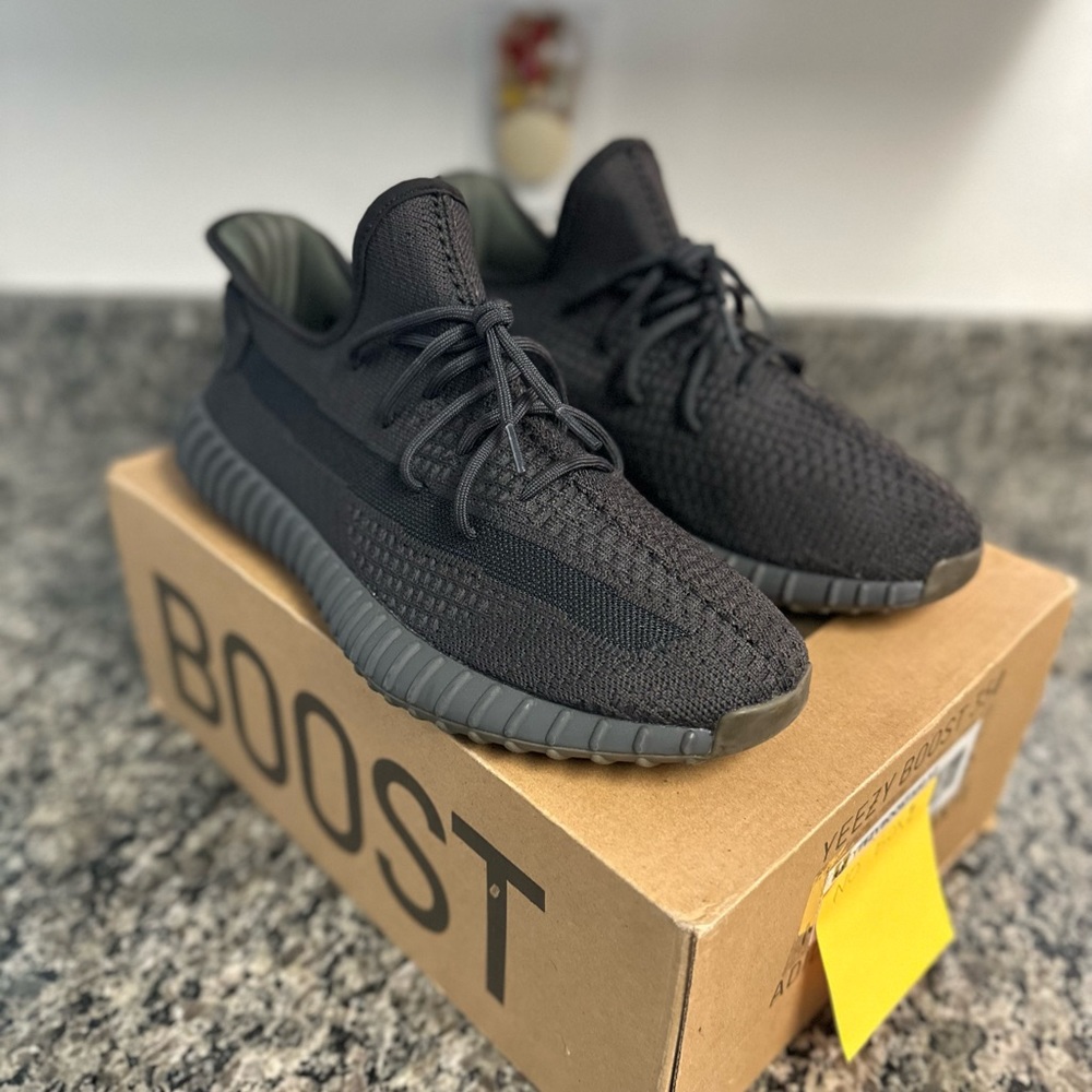 Yeezy 350 v2 Cinder